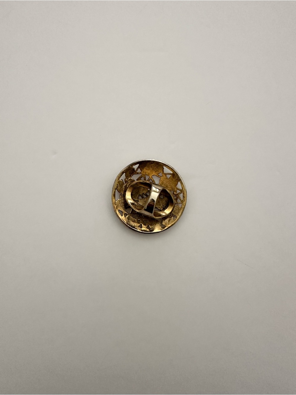 Low Luv Gold-Tone Filigree Round Statement Ring - Picture 2 of 4